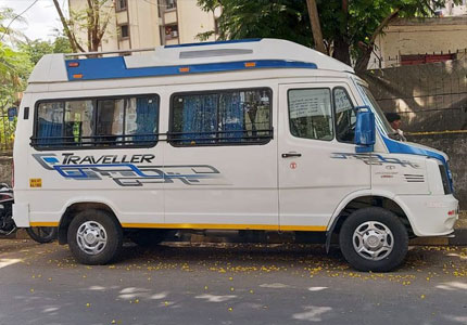 13 Seater Tempo Traveller
