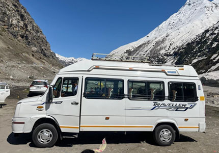 13 Seater Tempo Traveller