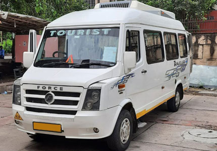 17 Seater Tempo Traveller